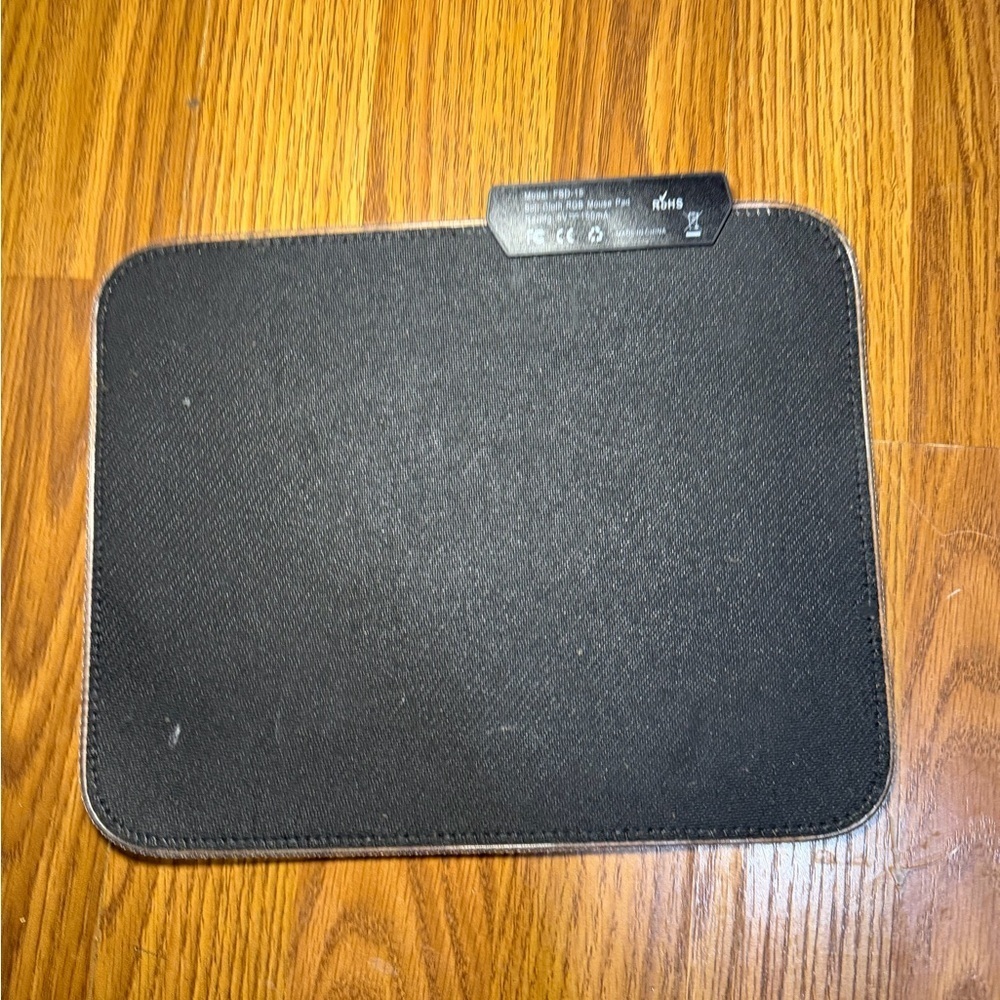 FSD-15 Soft Cloth RGB Mouse Pad. LED lights around trim - Picture 2 of 3